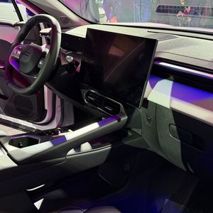 Dem Innenraum merkt man an, dass das Auto sehr günstig in den Markt gebracht werden soll.(Bild:  Wehner - VCG)