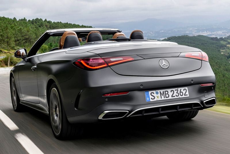 Eine vierstellige Anzahl an CLE- und E-Klasse-Fahrzeugen braucht ein dringendes Software-Update. (Bild:  Mercedes-Benz)