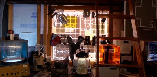 Der 3D-Drucker am Set: Durch das neue Verfahren ist es möglich, den hohen Bedarf an Requisiten ohne Gussformen und Gießen schneller zu decken.(Bild:  Formlabs)