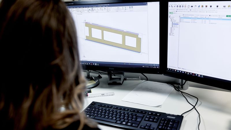 Der Weg von der Konstruktion in die Produktion wird durch automatisierte Teilebestellung deutlich beschleunigt.(Bild:  Laserhub)