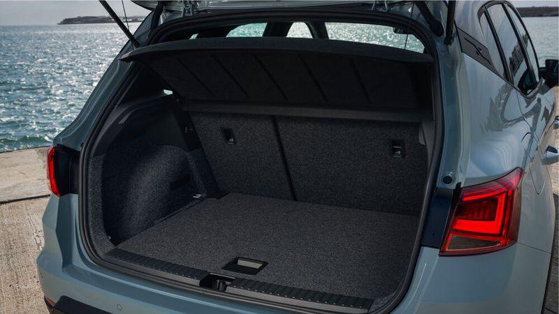 Der Kofferraum ist etwas größer und fasst 400 Liter. (Bild: Seat)
