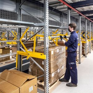 Die Kommissionierung klappt im neuen Logistikzentrum von Vierol von der Palette ...(Bild:  Meta)