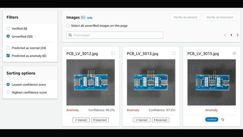 Amazon Lookout for Vision wendet ML-Modelle auf Bilder und Videos an, um Anomalien und Fehler in Produkten oder Prozessen aufzuspüren. Es arbeitet mit OSI Soft und AWS IoT Sitewise zusammen. (AWS)