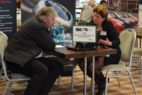 ... und Großhändlern wie der GGH Gebrauchtwagenhandel Nord-Süd GmbH unterhalten. (Foto: Scheid)