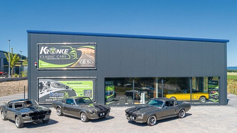 Bei Krönke in Hameln dreht sich vieles um den Ford Mustang. Die Spezialität des Hauses sind originalgetreue Nachbauten des Filmwagens „Eleanore“. (Bild:  Alexander Krönke)