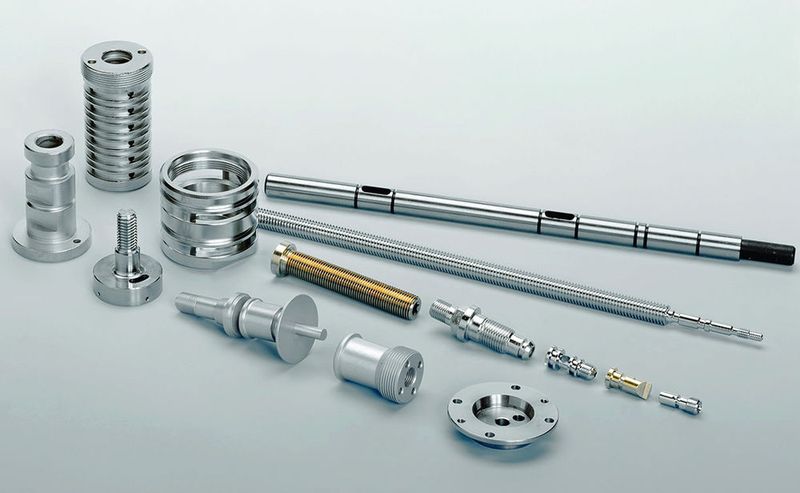 Drehteile mit Schneidöl von Strub bearbeitet.  (Rumpel & Cie)