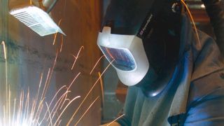 Die Mitarbeiter der Meyer-Werft in Papenburg bevorzugen die Speedglas Schweißmasken von 3M. (Archiv: Vogel Business Media)