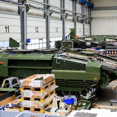 A few years ago, defence companies were viewed rather critically. However, given the global situation, the perspective is shifting positively. Rheinmetall, Renk & Co. are also noticing this in the number of applicants. An expert believes that the defence industry will be a successful sector in the long term... (Image:Jh. Heidenmarst)