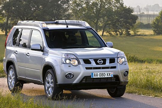 Der X-Trail hat ein Facelift erhalten. Vor allem im Frontbereich wird er nun harmonischer. (Archiv: Vogel Business Media)