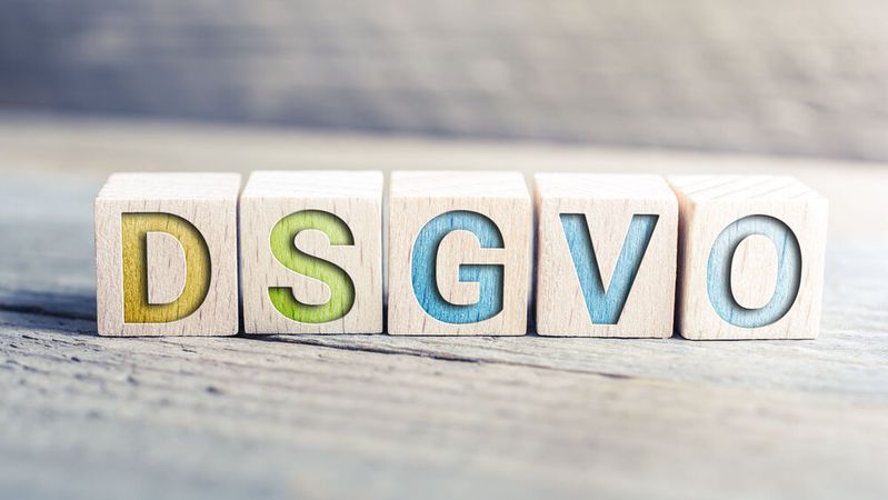 Die Datenschutzgrundverordnung ist seit 2018 in Kraft und soll die Verbraucherrechte von Bürgerinnen und Bürger stärken.(Bild: ©  devenorr - stock.adobe.com)