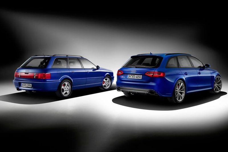 Tradition neben Moderne: ein Audi RS2 (links) und ein Audi RS 4. (Audi)
