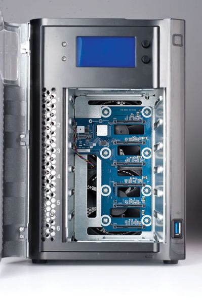 Das Iomega Storcenter px6-300d ist mit sechs Laufwerkeinschüben ausgestattet und kann bis zu 18 Terabyte Speicherkapazität aufnehmen. (Archiv: Vogel Business Media)