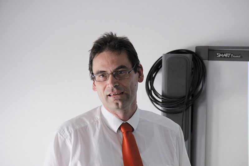 „Wenn wir große Regionen zusammenschalten, bekommen wir ein unglaublich gleichmäßiges Angebot an erneuerbaren Energien“, berichtet Prof. Thomas Hamacher. (Bild: Itasse)