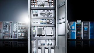 Bei elektrischen Schaltanlagen ist der Potenzialausgleich zwischen allen metallischen Teilen eines Gehäuses ein wichtiger Sicherheitsaspekt. Rittal schafft diesen beim Anreihschrank-System TS 8 auch ohne Erdungsbänder. (Bild: Rittal)