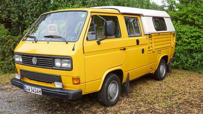 Wer mit seiner Alltags-Doppelkabine nur gelegentlich Urlaub machen wollte,  für den bot der Markt seinerzeit entsprechende Aufbauten an. (Bild: Dominsky – VCG)