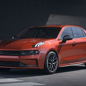 Der Sportler basiert auf dem Lynk & Co 03, den der Autobauer als drittes Modell nach den beiden SUV 01 und 02 vorstellte.(Bild:  Lynk & Co)