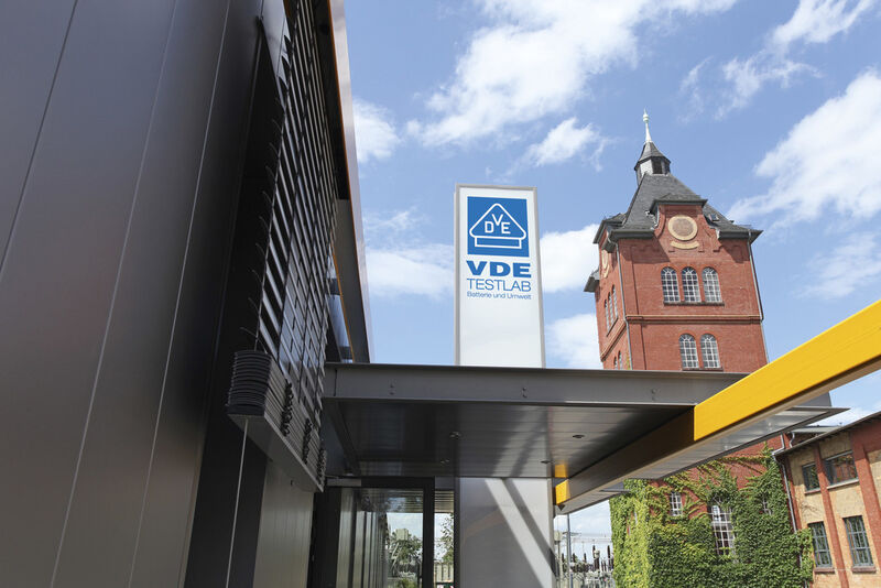 Eingang des Batterie- und Umweltzentrums des VDE. (VDE)