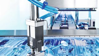 Die auf der Achema gezeigte TLM-Anlage ist bei einem amerikanischen Medizintechnikhersteller im Einsatz und verpackt unterschiedliche Abpackungen von Einwegspritzen. (Frieder Daubenberger, Germany Stuttgart)