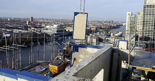 (Für die tragenden Wände und Stützen im Gebäude sind zum Großteil Holz und Beton im Einsatz. Bild: Brüninghoff)