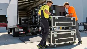 Die neuen Visibility-Styles der Trail-Kollektion von Strauss in Warnorange und Warngelb vermitteln Sichtbarkeit und Sicherheit bei Tages- und Sonnenlicht. (Bild: Strauss)