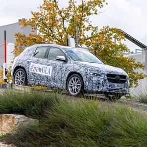 (Mercedes)