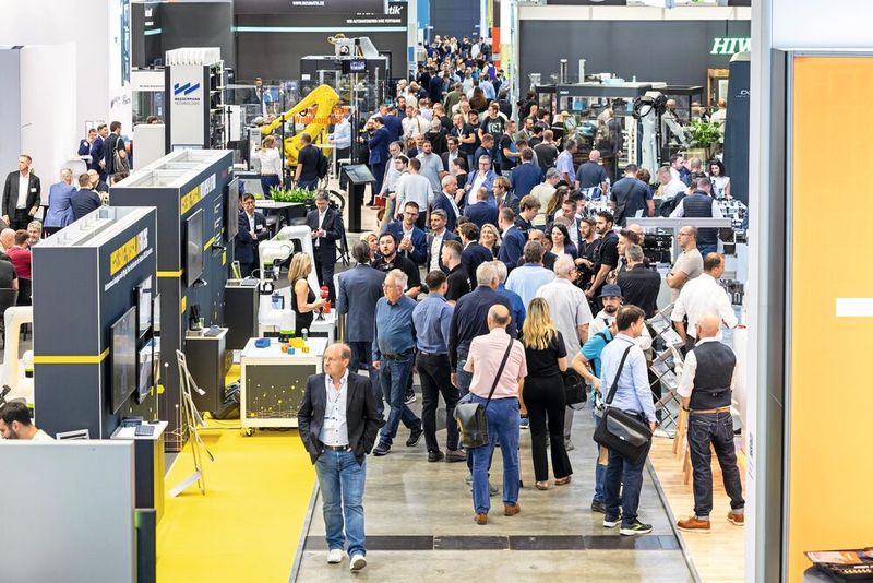 Volle Messehallen auf der AMB 2026. (Bild: Frank Eppler / Messe Stuttgart)