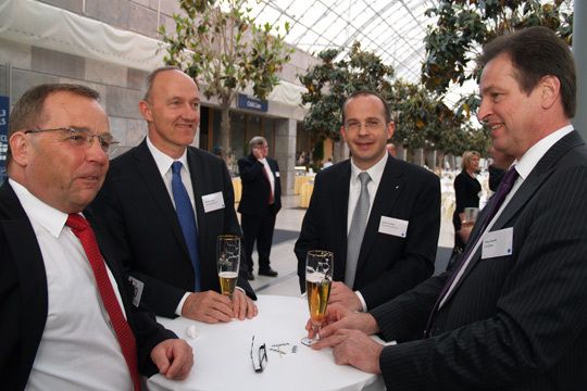 Reinhard Zirpel und Achim Schaible vertraten den Importeur Renault. (Archiv: Vogel Business Media)