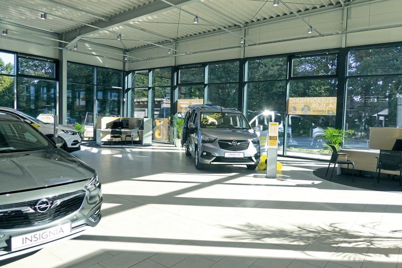 Dieser Schauraum bleibt allein Opel-Modellen vorbehalten. (Bild: Lensch-Gruppe)