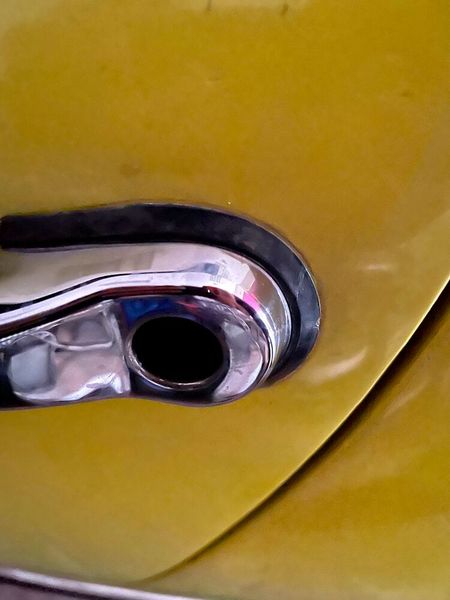 Quick to crack: Thieves' gangs have an easy task with old locks of classic cars - they probably needed only a few seconds to open the Porsche 911 in the garage in Cologne. (Image:Gerrit Walgemoet)