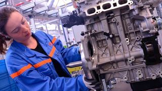 Produktion eines Drei-Zylinder-Turbomotors bei PSA. (Groupe PSA)