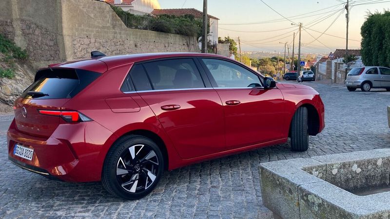 Die Abmessungen des Rüsselsheimer Klassikers haben sich im Vergleich zum Vorgänger kaum verändert. (Bild: Rehberg / VCG)