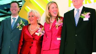 Philip, Margit, Maresa und Dietmar Harting setzen große Hoffnung in die neue Produktionsanlage in China. Es ist die zehnte Fabrik in der Firmengruppe und die erste in Asien. Bild: Fouhy (Archiv: Vogel Business Media)
