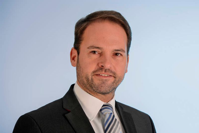 „Mittelfristig könnte sich allerdings ein Strukturwandel in der Branche vollziehen, auf den man vorbereitet sein muss“, sagt Holger Ade, Leiter Betriebswirtschaft im Industrieverband Massivumformung, im Hinblick auf die Elektromobilität. (Industrieverband Massivumformung)