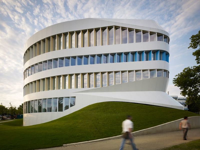 Das Zentrum für Virtuelles Engineering ZVE, Haupsitz des Fraunhofer IAO, Gründungsmitglied des neuen Verbunds. (Christian Richters, Fraunhofer IAO, UNStudio, ASPLAN)