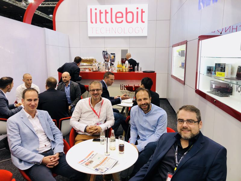 (v. l.) Michael Puls, Littlebit, Daniel Krüger und Marco Göhring, ebay, und Jan Kopmann, Littlebit. (Bild: IT-BUSINESS)