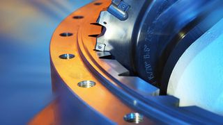 Auf dem Gleason-Verzahnungsforum 2010 konnten die Besucher sämtliche Maschinen und Anlagen live unter Span erleben und sich über die brandneuen Trends bei der Produktion von Zahnrädern informieren. Bild: Gleason (Archiv: Vogel Business Media)