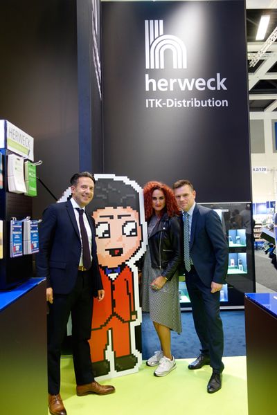 Besa, IT-BUSINESS, mit (l.) Jörg Herweck und Dominik Walter, Herweck. (Bild: IT-BUSINESS)