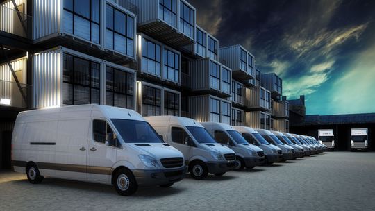 Bei der eigentlichen Nachrüstung mit dem DTCO 4.1, dem intelligenten Tachograph der zweiten Version, zeigt sich die Lücke zwischen Gefühl und Umsetzung besonders deutlich: Ein Drittel der Betriebe hat noch nicht nachgerüstet – das kann teuer werden.(Bild: ©  4th Life Photography - stock.adobe.com)