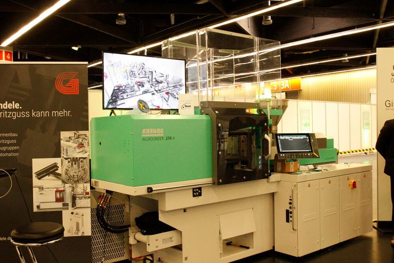 ... wird in der Maschine von Arburg geschmolzen ... (Bild: Breunig – VCG)