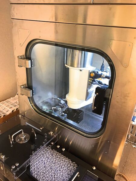 The Robotic washing machine (RL-1) for vials and cartridges (Steriline)