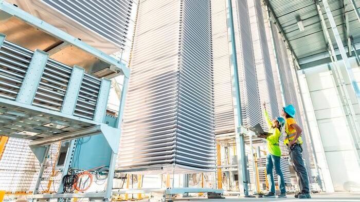 A commercial plant operated by Heirloom Carbon Technologies, featuring air contactors where CO₂ is captured from the atmosphere.(Source:  Heirloom Carbon Technologies)