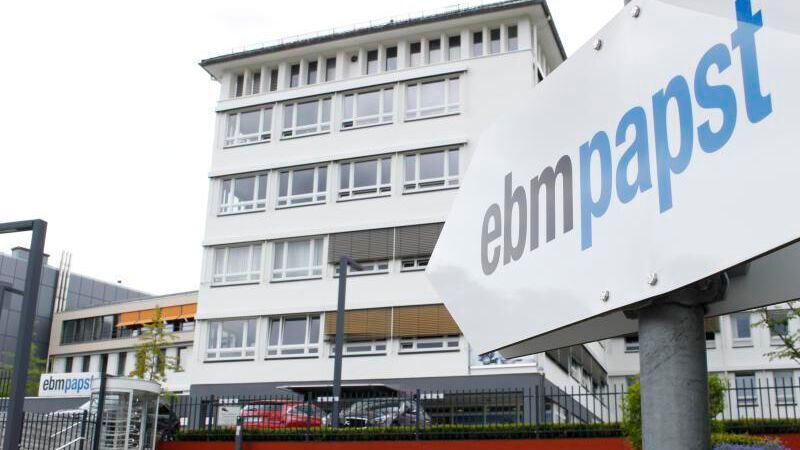 Am EBM-Papst-Standort in St. Georgen werden u. a. „intelligente“ Antriebe für fahrerlose Transportsysteme gefertigt. Nun kauft der Siemens-Konzern die Sparte auf.(Bild:  Ebm-Papst)