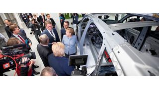 Der Zulieferer Hydro hat seine Aluminiumproduktion erweitert. Dabei waren Bundeskanzlerin Angela Merkel und die norwegische Ministerpräsidentin Erna Solberg. (Hydro/Axel Hartmann Fotografie)