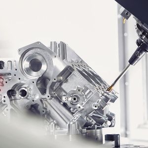 Tendo Slim 4ax ist das weltweit erste Hydro-Dehnspannfutter mit genormter Warmschrumpfkontur. Es punktet mit einer einfachen Handhabung, kürzesten Rüstzeiten und langen Werkzeugstandzeiten.