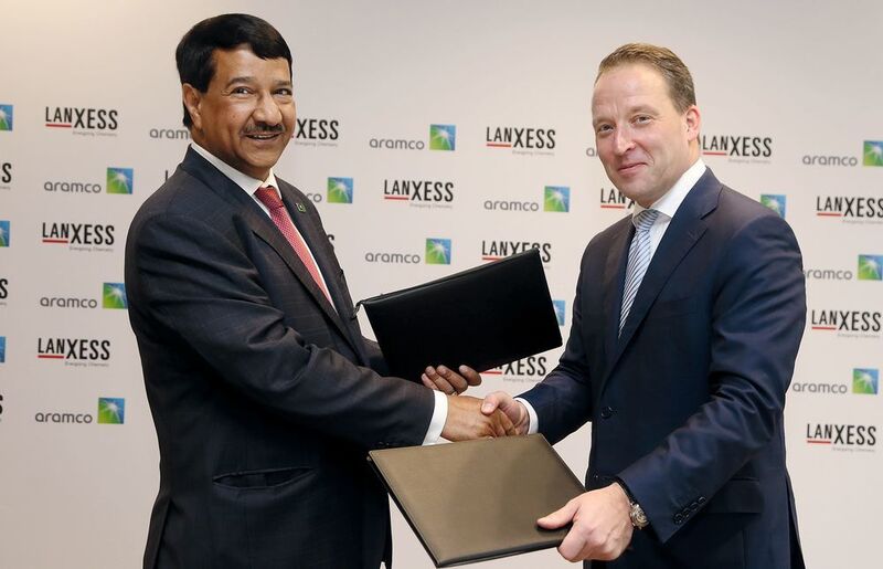 Matthias Zachert, Chairman of the Board of Management of Lanxess, and Abdulrahman F. Al-Wuhaib, Senior Vice President Downstream of Saudi Aramco, have signed the agreement on the new Joint Venture in Cologne, Germany. (Picture: Lanxess)