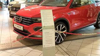 Im Frühjahr hatten Autohäuser ihre Verkaufsräume mehrere Wochen lang schließen müssen. (Autohaus Liliensiek)