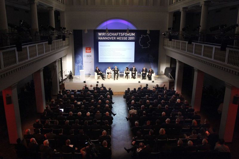 Wirtschaftsforum Hannover Messe 2011, Diskussionsrunde, Norbert Winkeljohann, Hannelore Kraft, Hans-Peter Keitel, Manuela Kasper-Claridge, David McAllister, Johannes Theyssen, Thomas Lindner  (Archiv: Vogel Business Media)