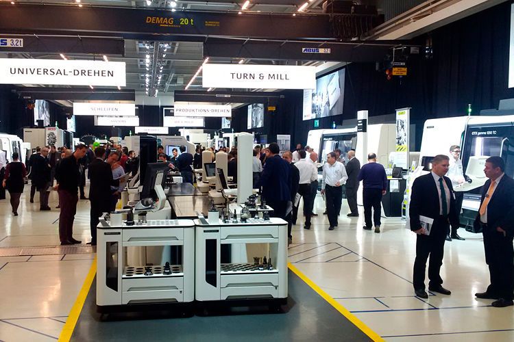 Daneben standen in Pfronten die Fertigungs- und Automationslösungen des Unternehmens im MIttelpunkt, darunter sechs neue Hightech-Maschinen aus den Bereichen Dreh-Fräs-Komplettbearbeitung, Universal-Fräsen, XXL-Großteilebearbeitung und New Technologies. (Foto: Thomas Günnel)