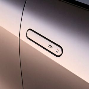 Erstmals kommen in einem Toyota-Modell bündig eingebettete Türgriffe zum Einsatz.(Bild:  Toyota)