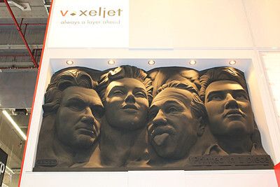 ... wo es bequem gesäubert werden kann. Auf diese Weise entstand auch diese, hunderte von Kilo schwere Wandzierde mit eine Auswahl berühmter Köpfe. (Bild: Sonnenberg)